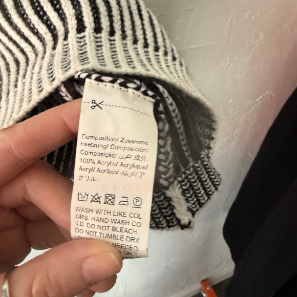 V Neck Striped Knit Sweater Women Size M Black White Cute Preppy Academia - Picture 5 of 8